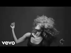 Video: Lion Babe - Treat Me Like Fire